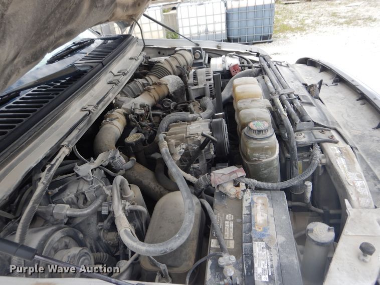 image for item DF3161 2001 Ford F550 Super Duty XL Crew Cab flatbed truck