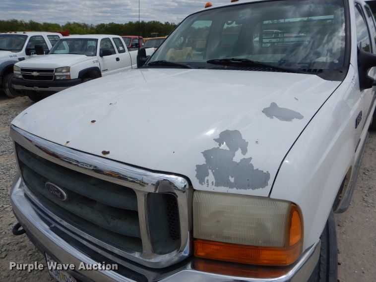 image for item DF3161 2001 Ford F550 Super Duty XL Crew Cab flatbed truck