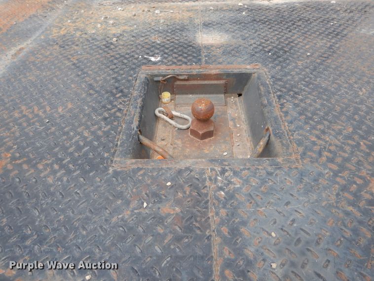 image for item DF3161 2001 Ford F550 Super Duty XL Crew Cab flatbed truck