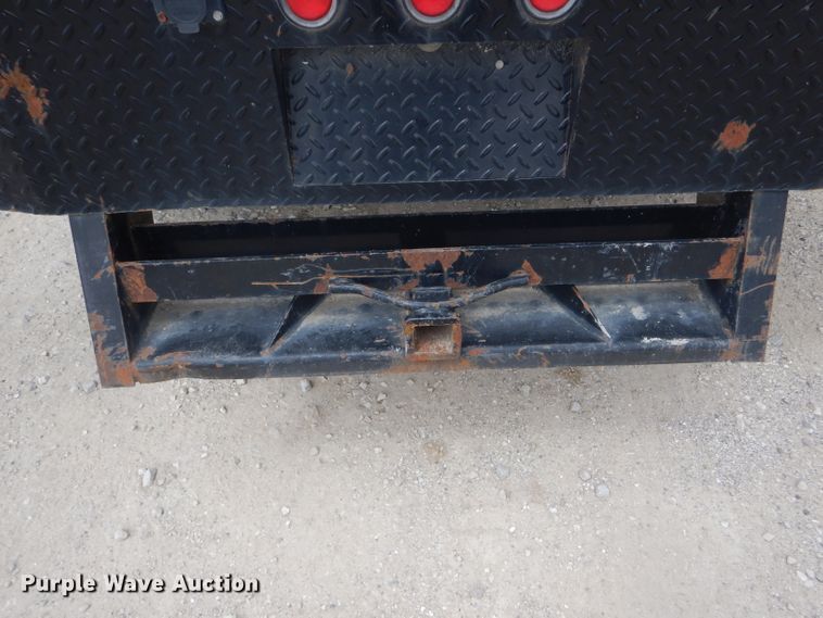 image for item DF3161 2001 Ford F550 Super Duty XL Crew Cab flatbed truck