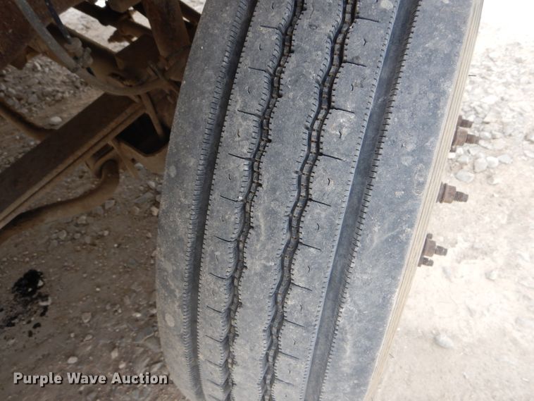 image for item DF3161 2001 Ford F550 Super Duty XL Crew Cab flatbed truck