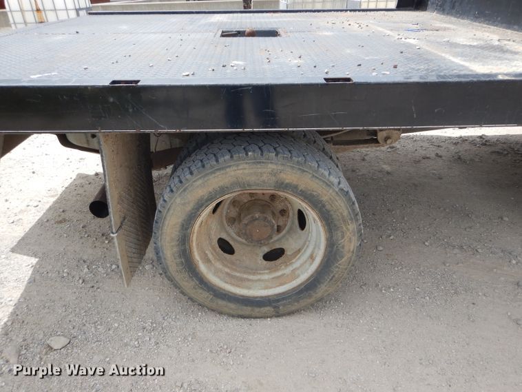 image for item DF3161 2001 Ford F550 Super Duty XL Crew Cab flatbed truck