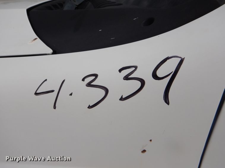 image for item DF3161 2001 Ford F550 Super Duty XL Crew Cab flatbed truck