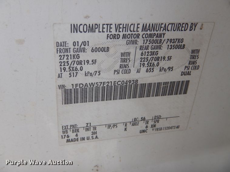 image for item DF3161 2001 Ford F550 Super Duty XL Crew Cab flatbed truck