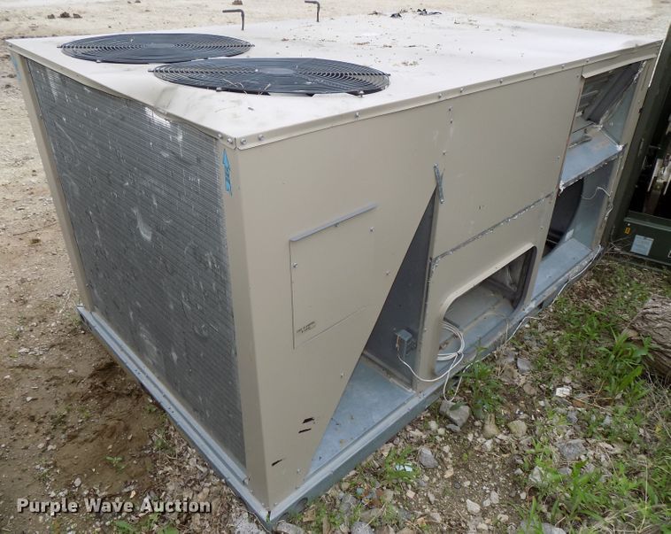 image for item DG2586 Lennox Humiditrol LGA090H2BS3G roof top air conditioner