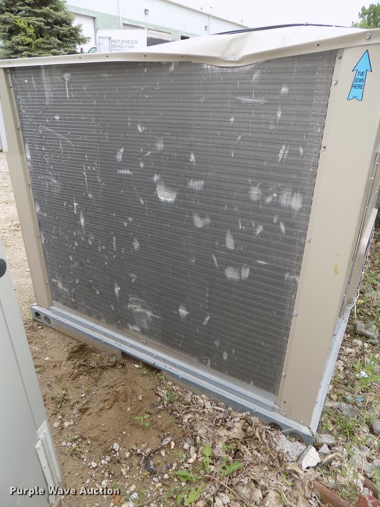 image for item DG2586 Lennox Humiditrol LGA090H2BS3G roof top air conditioner