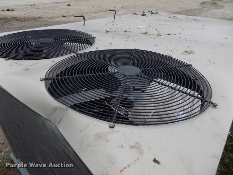 image for item DG2586 Lennox Humiditrol LGA090H2BS3G roof top air conditioner