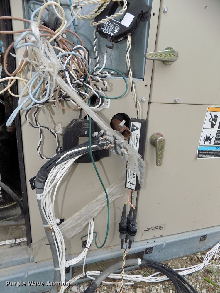 image for item DG2586 Lennox Humiditrol LGA090H2BS3G roof top air conditioner