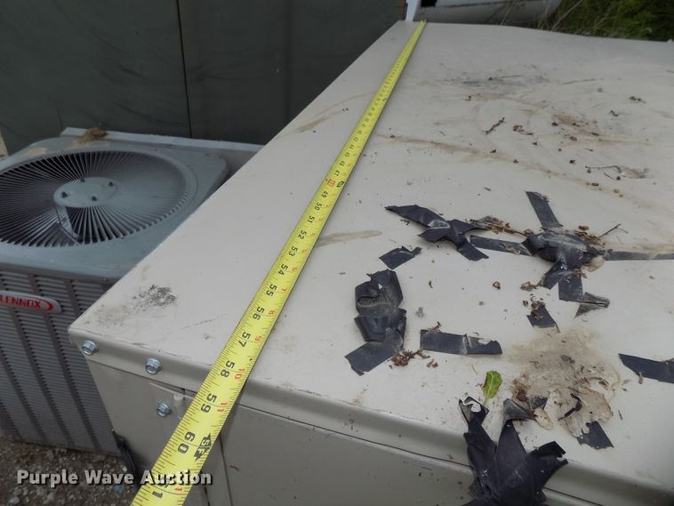 image for item DG2586 Lennox Humiditrol LGA090H2BS3G roof top air conditioner