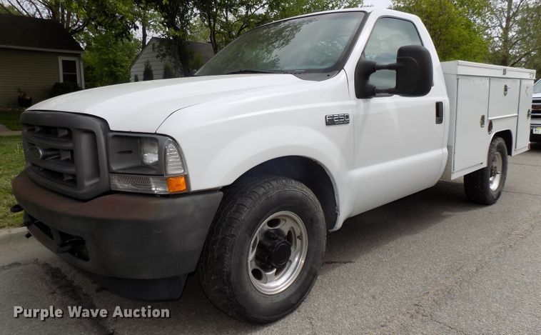 image for item DG2589 2003 Ford F250 Super Duty  utility bed pickup truck