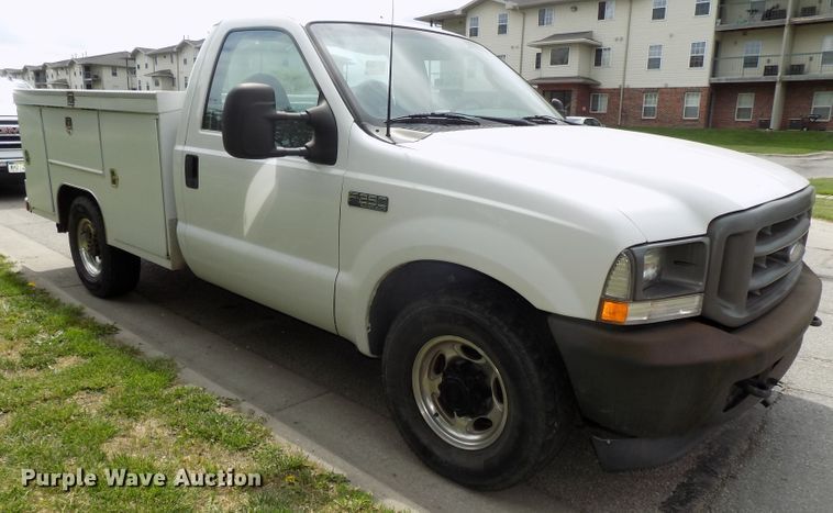 image for item DG2589 2003 Ford F250 Super Duty  utility bed pickup truck