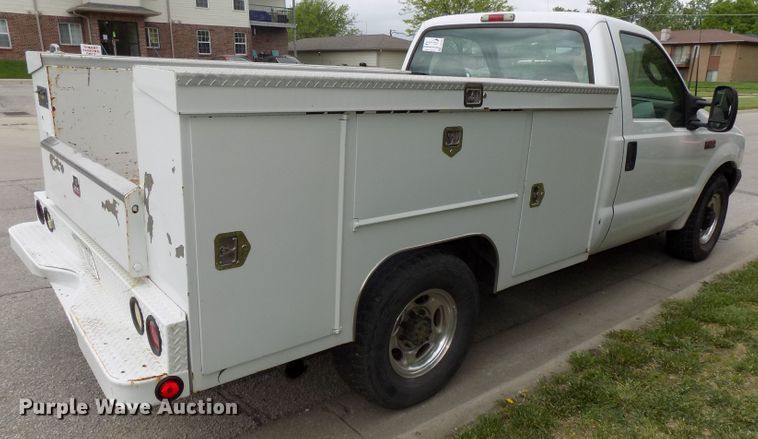 image for item DG2589 2003 Ford F250 Super Duty  utility bed pickup truck