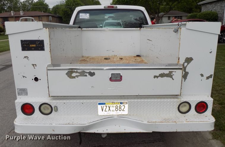 image for item DG2589 2003 Ford F250 Super Duty  utility bed pickup truck