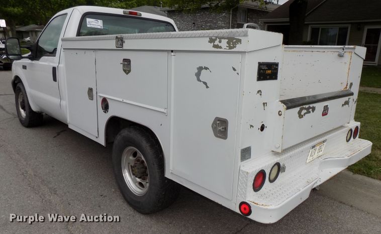 image for item DG2589 2003 Ford F250 Super Duty  utility bed pickup truck