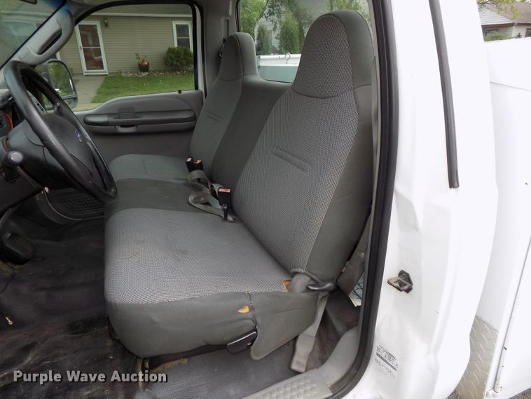 image for item DG2589 2003 Ford F250 Super Duty  utility bed pickup truck