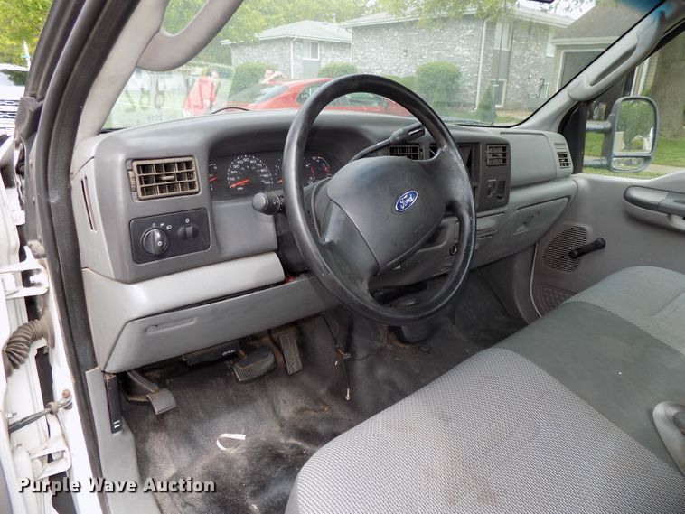 image for item DG2589 2003 Ford F250 Super Duty  utility bed pickup truck