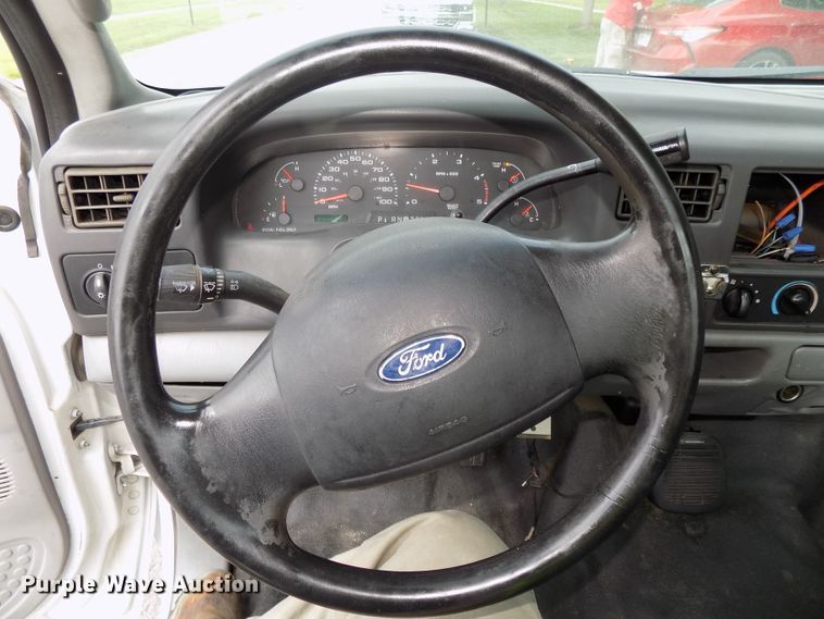 image for item DG2589 2003 Ford F250 Super Duty  utility bed pickup truck