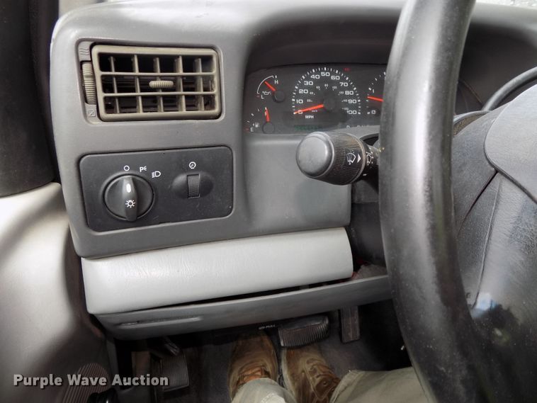 image for item DG2589 2003 Ford F250 Super Duty  utility bed pickup truck