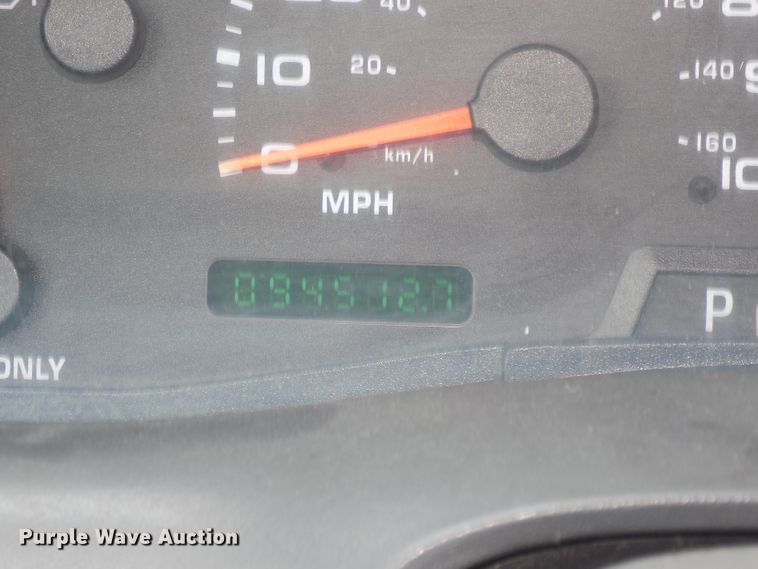 image for item DG2589 2003 Ford F250 Super Duty  utility bed pickup truck