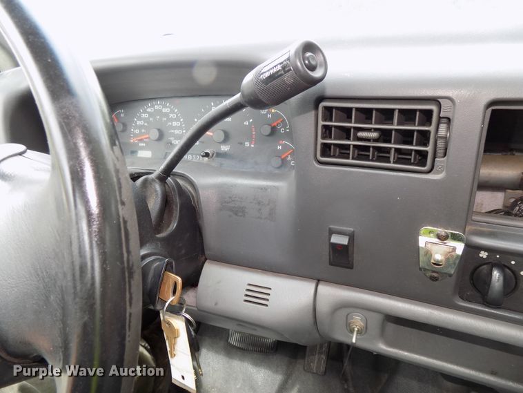 image for item DG2589 2003 Ford F250 Super Duty  utility bed pickup truck