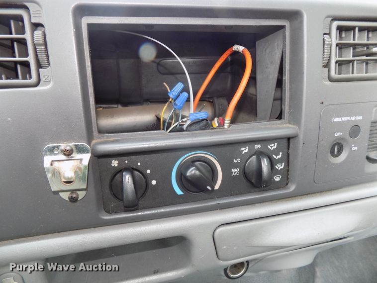 image for item DG2589 2003 Ford F250 Super Duty  utility bed pickup truck