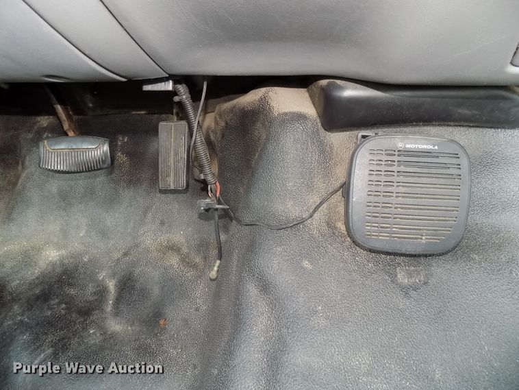 image for item DG2589 2003 Ford F250 Super Duty  utility bed pickup truck