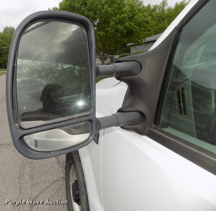 image for item DG2589 2003 Ford F250 Super Duty  utility bed pickup truck