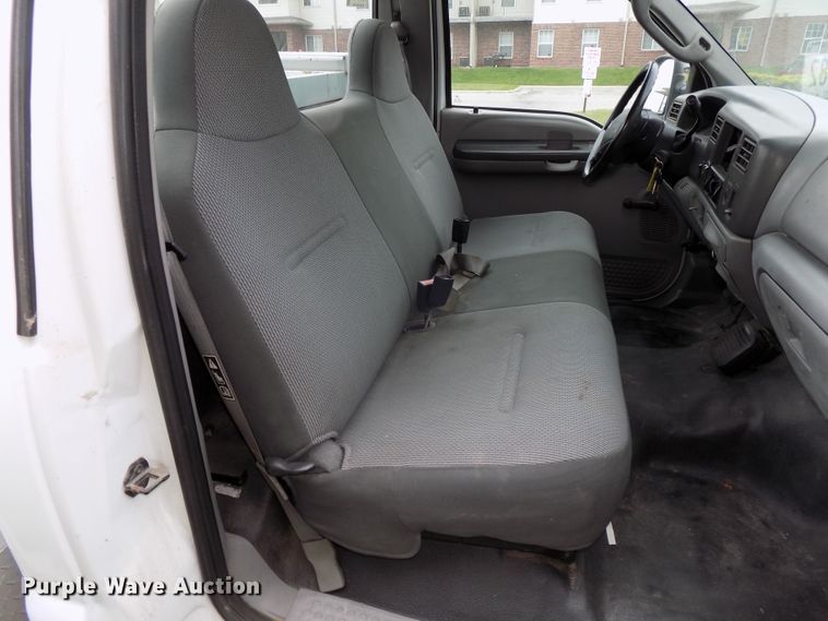 image for item DG2589 2003 Ford F250 Super Duty  utility bed pickup truck