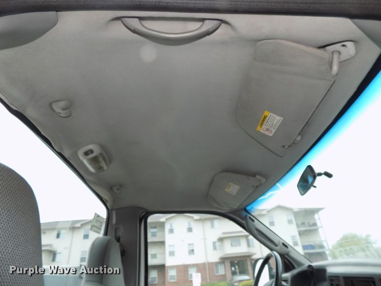 image for item DG2589 2003 Ford F250 Super Duty  utility bed pickup truck