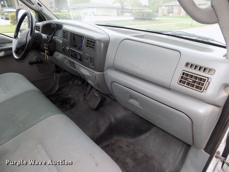 image for item DG2589 2003 Ford F250 Super Duty  utility bed pickup truck