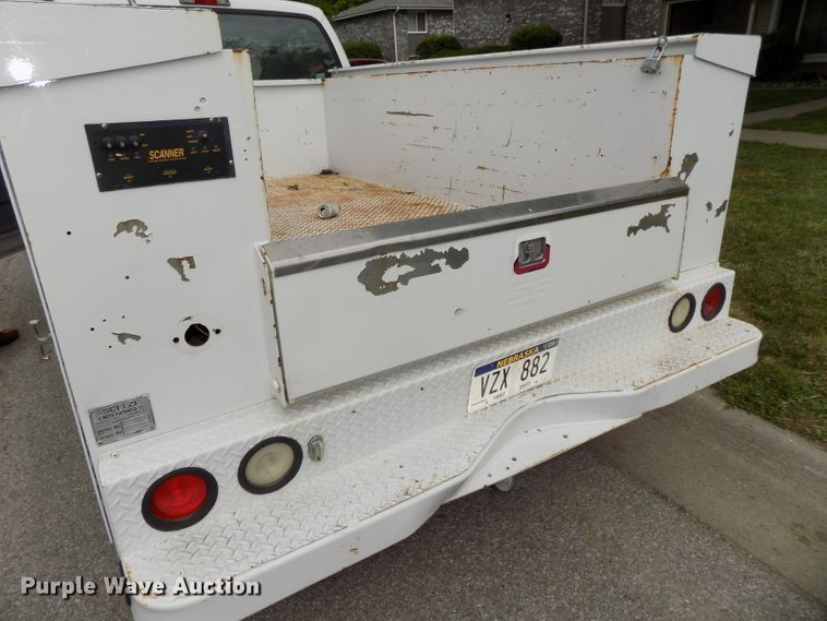 image for item DG2589 2003 Ford F250 Super Duty  utility bed pickup truck