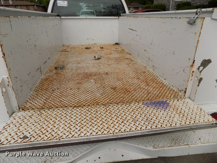 image for item DG2589 2003 Ford F250 Super Duty  utility bed pickup truck