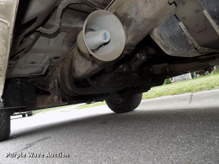 image for item DG2589 2003 Ford F250 Super Duty  utility bed pickup truck