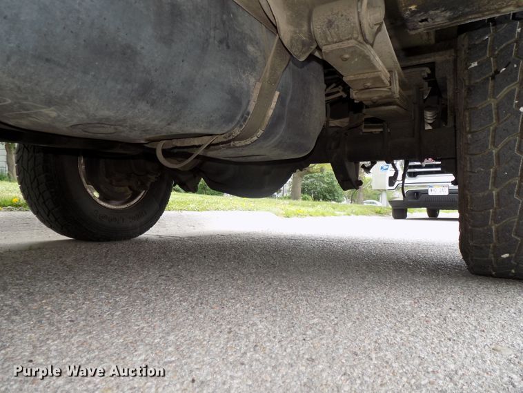 image for item DG2589 2003 Ford F250 Super Duty  utility bed pickup truck