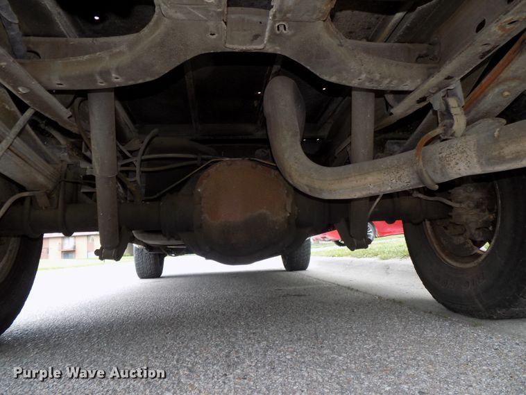 image for item DG2589 2003 Ford F250 Super Duty  utility bed pickup truck