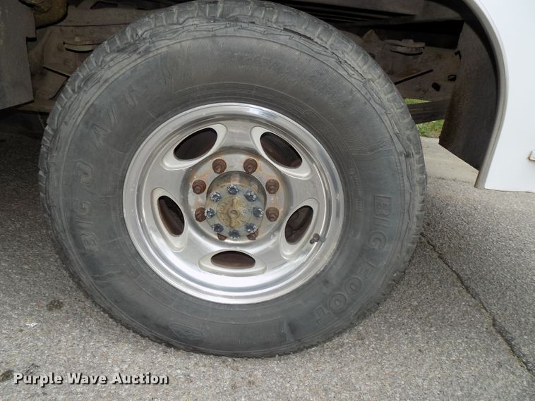 image for item DG2589 2003 Ford F250 Super Duty  utility bed pickup truck