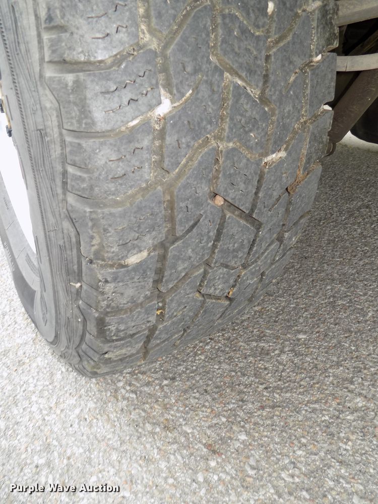 image for item DG2589 2003 Ford F250 Super Duty  utility bed pickup truck