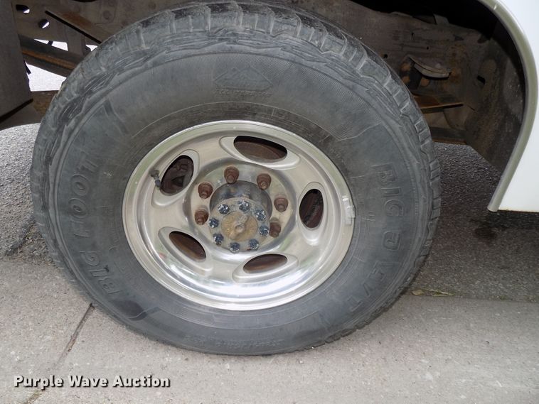 image for item DG2589 2003 Ford F250 Super Duty  utility bed pickup truck