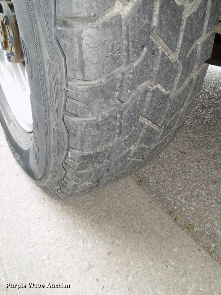 image for item DG2589 2003 Ford F250 Super Duty  utility bed pickup truck