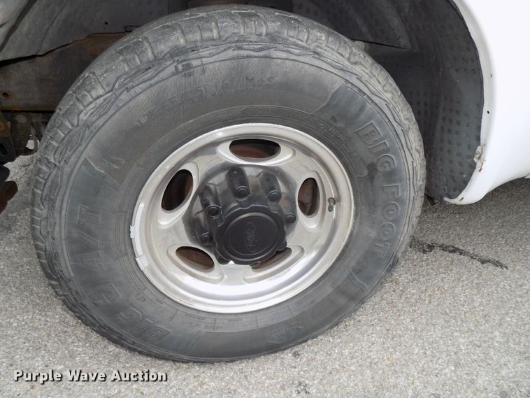 image for item DG2589 2003 Ford F250 Super Duty  utility bed pickup truck