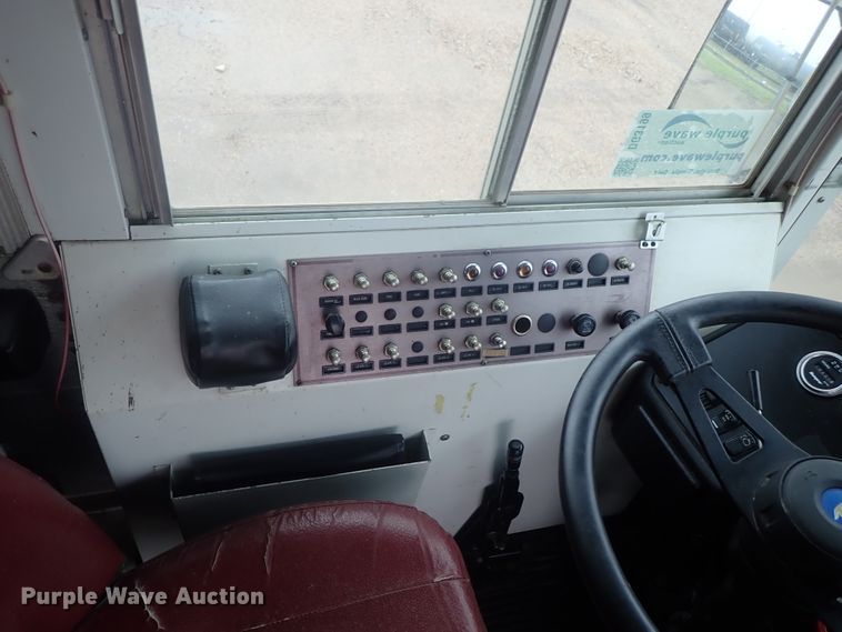 image for item DG3199 2000 Blue Bird TC2000 school bus