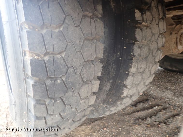 image for item DG3199 2000 Blue Bird TC2000 school bus