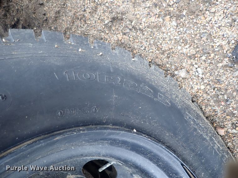 image for item DG3199 2000 Blue Bird TC2000 school bus