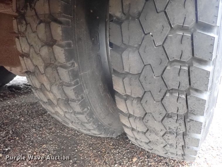 image for item DG3199 2000 Blue Bird TC2000 school bus