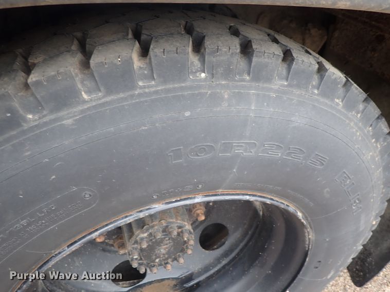 image for item DG3199 2000 Blue Bird TC2000 school bus