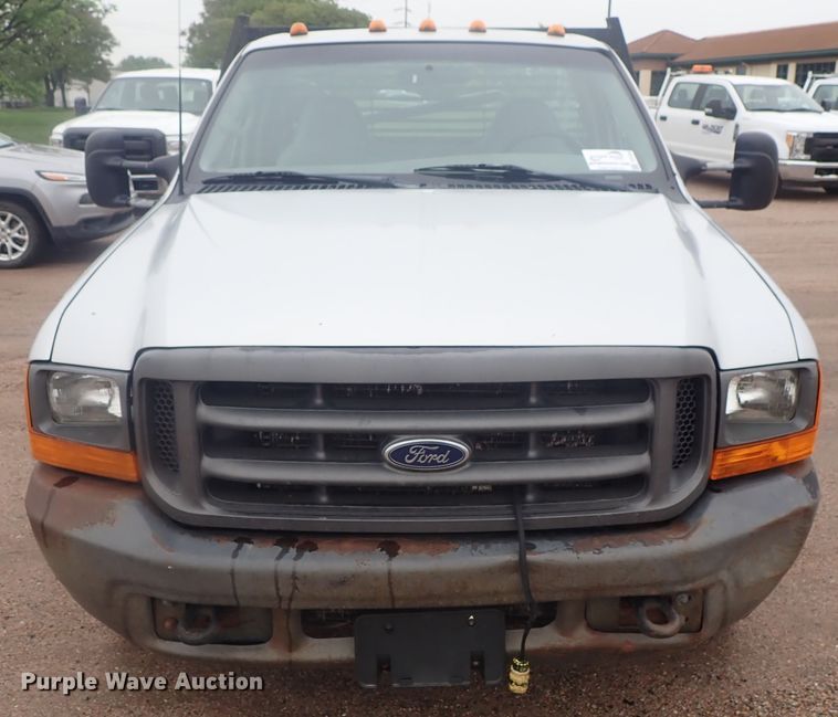 image for item DG3200 2000 Ford F350 Super Duty  flatbed pickup truck