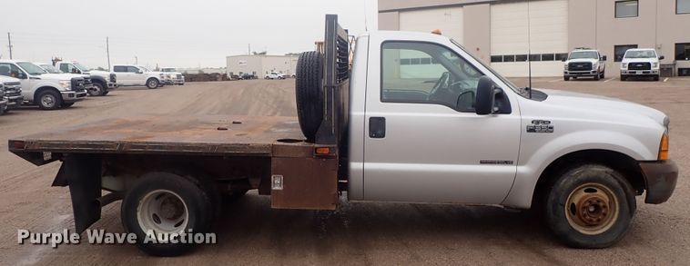 image for item DG3200 2000 Ford F350 Super Duty  flatbed pickup truck