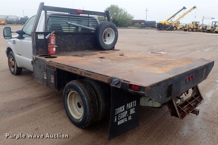 image for item DG3200 2000 Ford F350 Super Duty  flatbed pickup truck