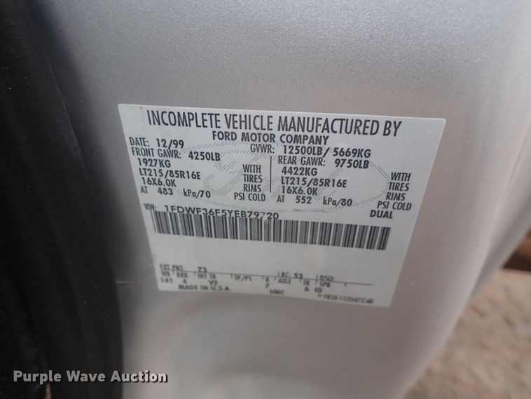 image for item DG3200 2000 Ford F350 Super Duty  flatbed pickup truck