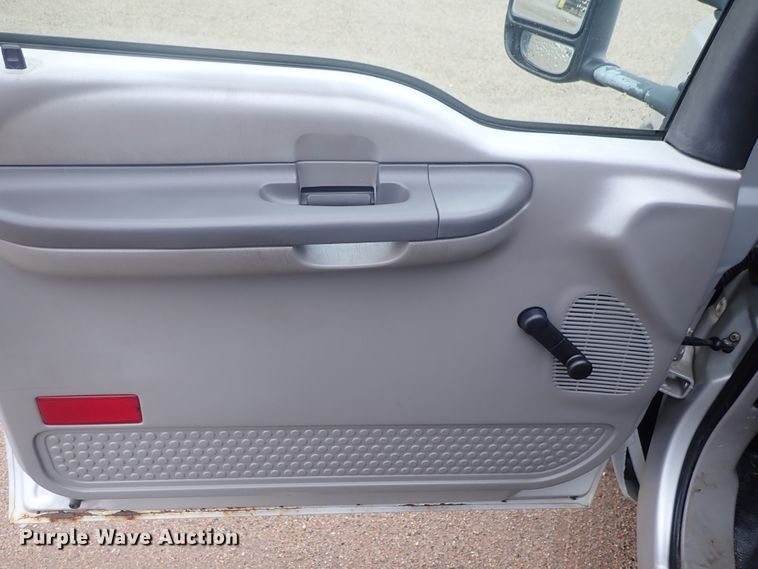 image for item DG3200 2000 Ford F350 Super Duty  flatbed pickup truck